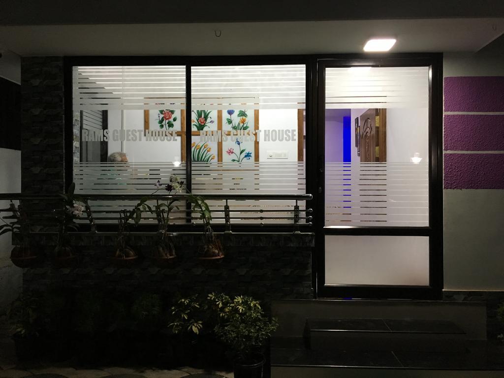 Rams Guest House Near Lulu Mall Thiruvananthapuram Екстериор снимка
