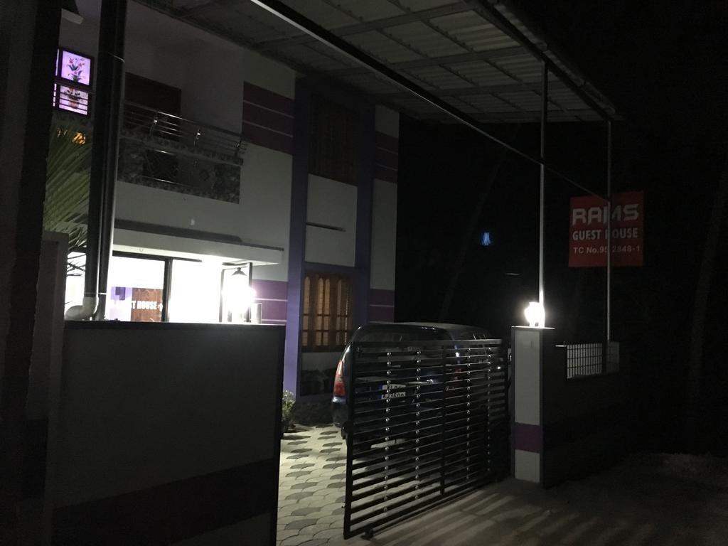Rams Guest House Near Lulu Mall Thiruvananthapuram Екстериор снимка