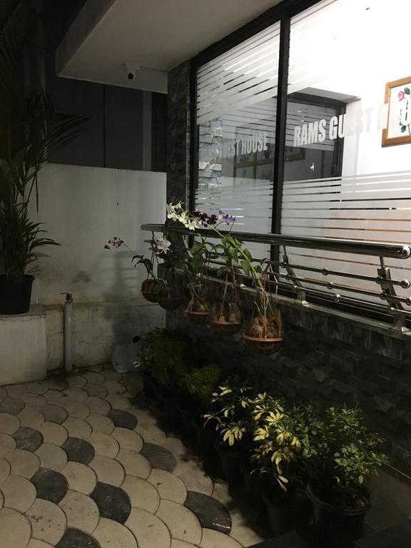 Rams Guest House Near Lulu Mall Thiruvananthapuram Екстериор снимка